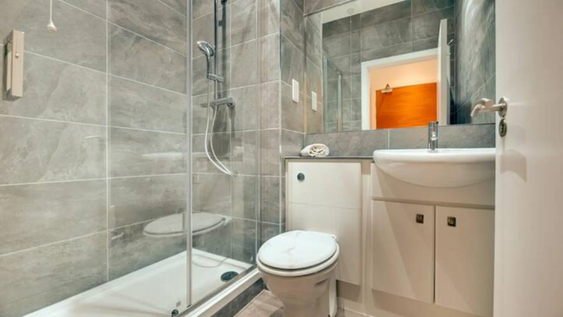 Crown Apartments 1B By Week2Week Newcastle Upon Tyne